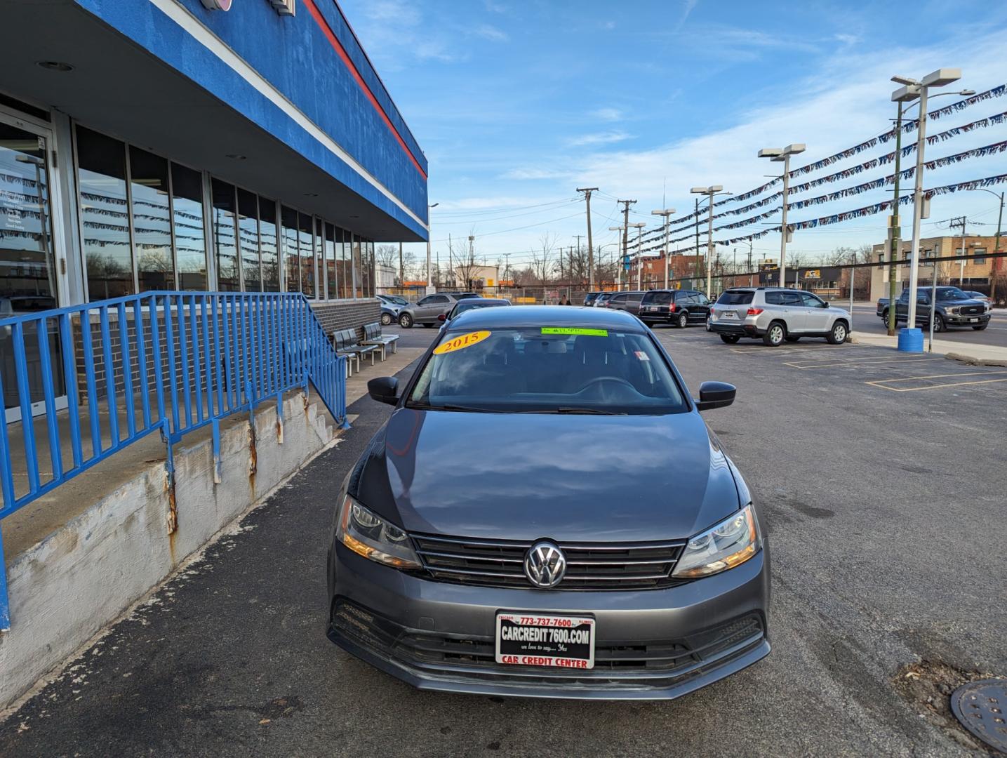 2015 GRAY Volkswagen Jetta S 5M (3VW2K7AJ3FM) with an 2.0L L4 DOHC 20V engine, 5-Speed Manual transmission, located at 7600 S Western Ave., Chicago, IL, 60620, (773) 918-3980, 0.000000, 0.000000 - Photo#2